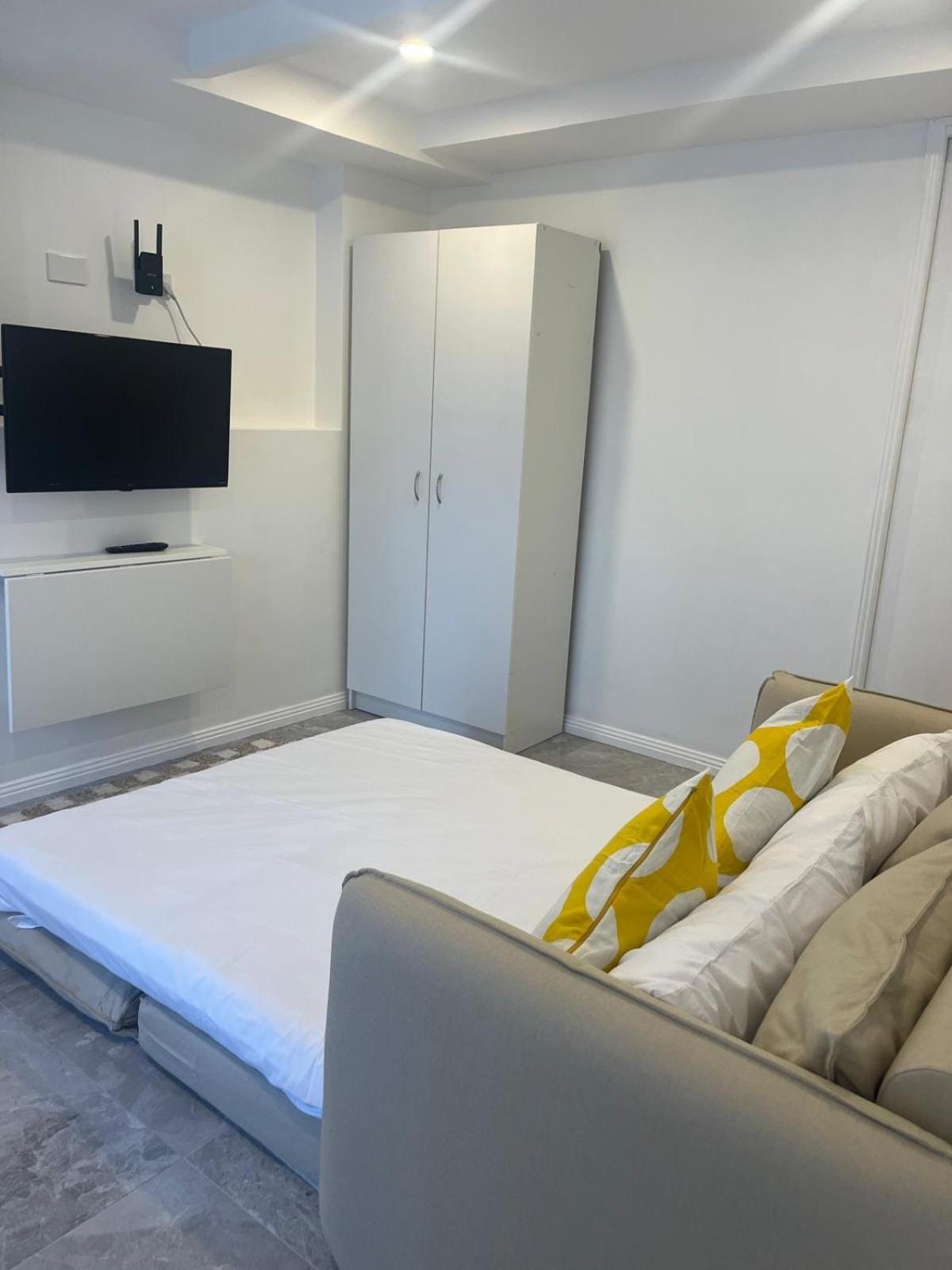 Guest In Brighton Villa